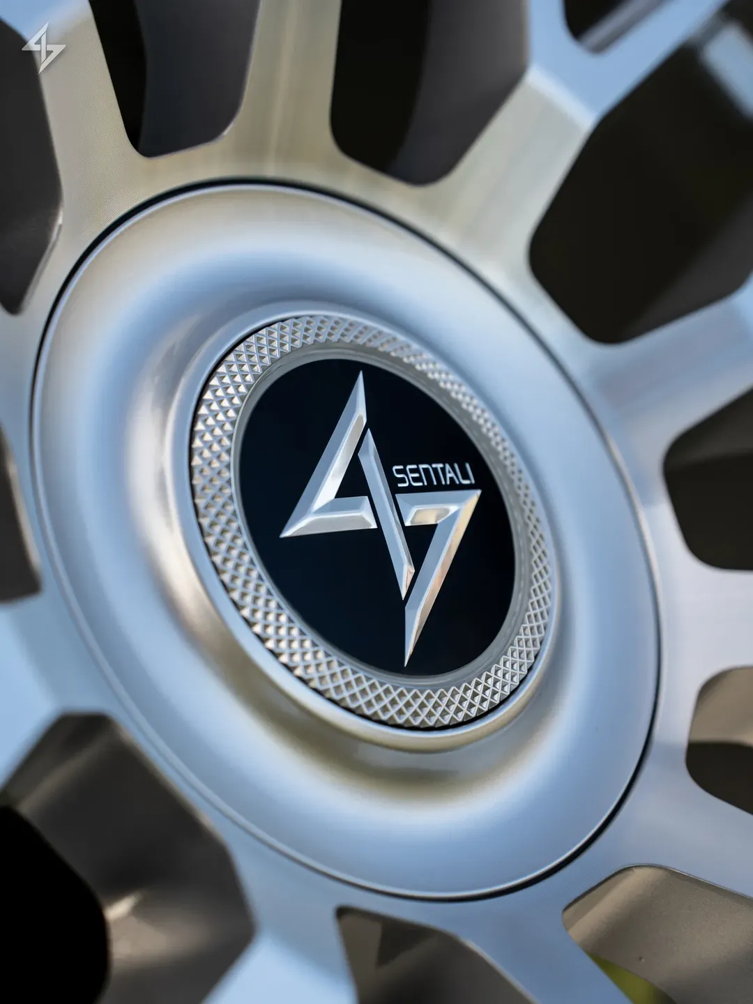 Roues Sentali Empire sur le véhicule d'un client
